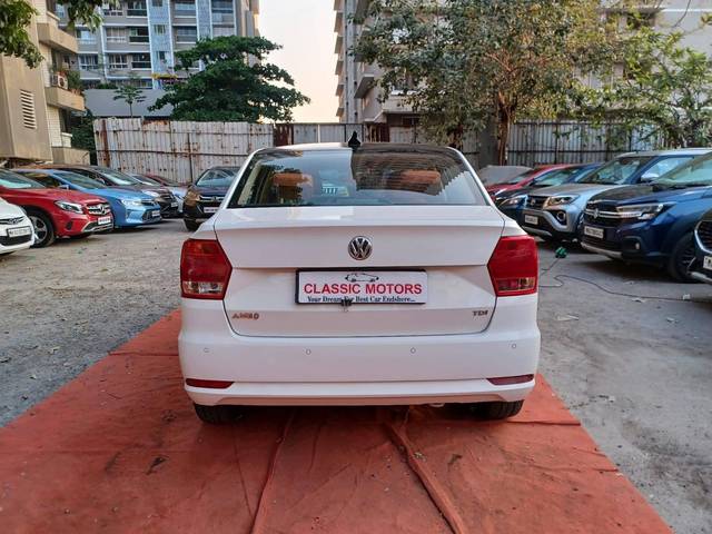 https://images10.gaadi.com/usedcar_image/4519790/original/processed_b1c059fe20cfb7ce48441f1091e8f85c.jpeg?imwidth=6402