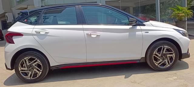 https://images10.gaadi.com/usedcar_image/4519795/original/03d62b8eba514f742ef076703c130bc8.jpeg?imwidth=6401