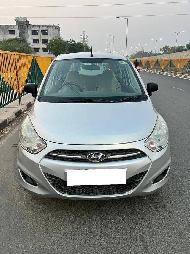 https://images10.gaadi.com/usedcar_image/4519797/original/processed_c1510128-91f6-4585-b84d-bf226b0d9ae3.jpg?imwidth=6400