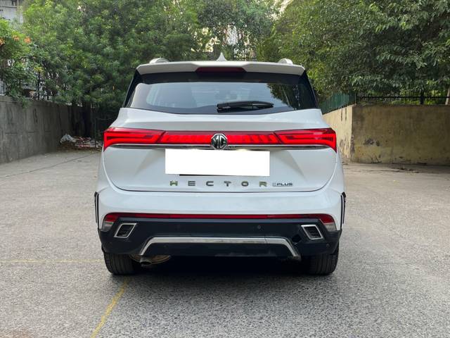 https://images10.gaadi.com/usedcar_image/4519798/original/processed_19ff9bd4efa8425bf627a0b37abb4780.jpg?imwidth=6401