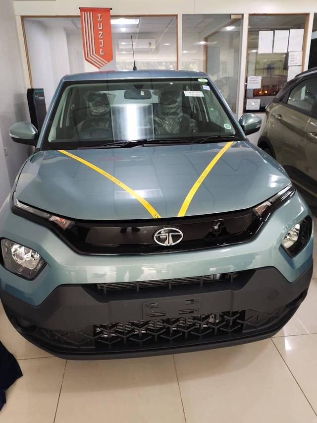 https://images10.gaadi.com/usedcar_image/4519826/original/processed_73e3f749-81f5-4457-8506-193f95bf965a.jpg?imwidth=6400