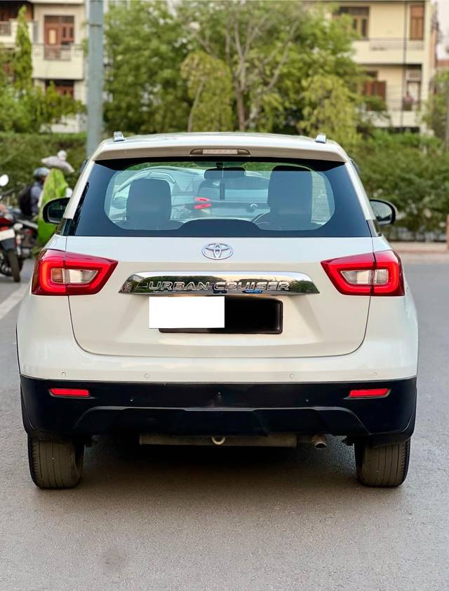 https://images10.gaadi.com/usedcar_image/4519842/original/processed_f1db4336ad3a8ff2df1ea968ae0111af.jpg?imwidth=6401