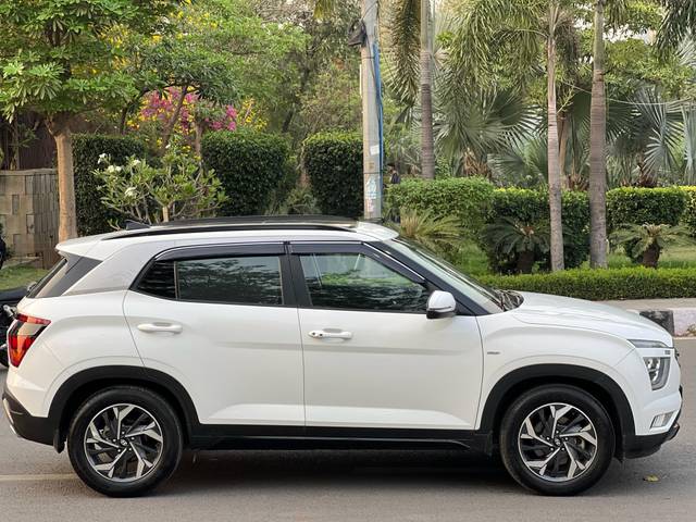 https://images10.gaadi.com/usedcar_image/4519852/original/processed_7c51381a5aa35515f7ae70b3dbb99433.jpg?imwidth=6401