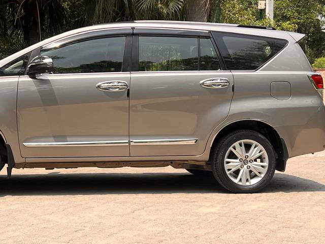 https://images10.gaadi.com/usedcar_image/4519857/original/967d19f115ffb795fb2fd69ac12d43ba.jpg?imwidth=6402