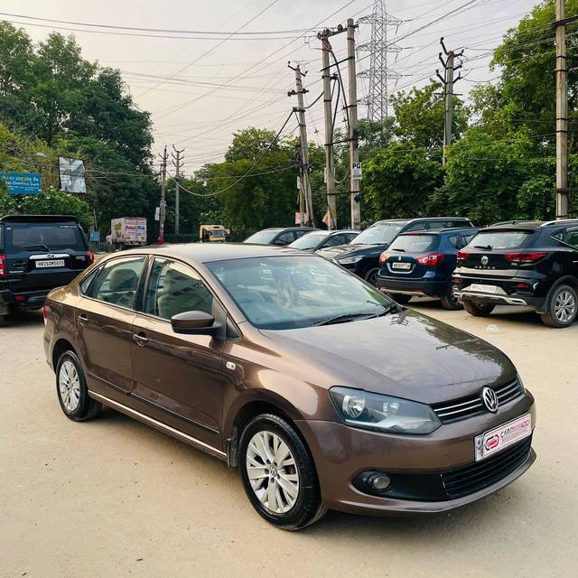 https://images10.gaadi.com/usedcar_image/4519870/original/processed_750eed3c6a24d1039d777d8b251d3ae8.jpg?imwidth=6400