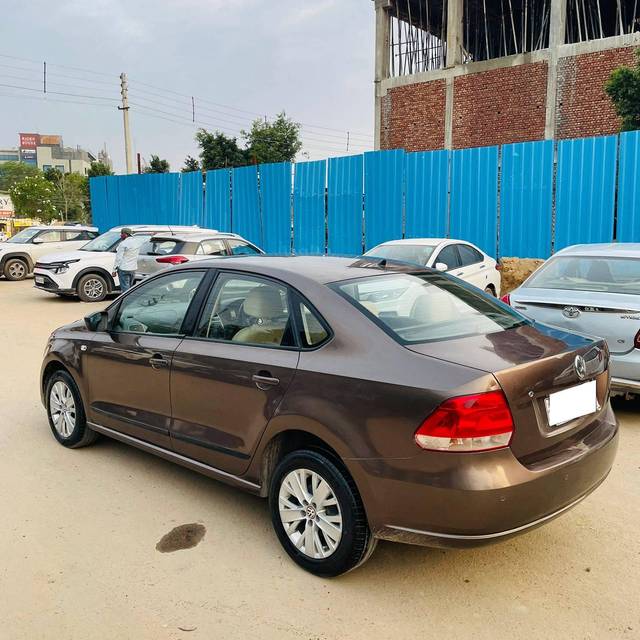 https://images10.gaadi.com/usedcar_image/4519870/original/processed_9d8c3a9837a3405169cf891fcd4e8e91.jpg?imwidth=6402