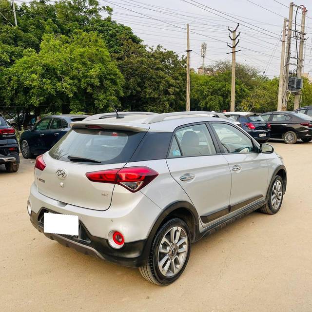 https://images10.gaadi.com/usedcar_image/4519871/original/processed_cdd92328d2cbe19e4666afb0fca330fc.jpg?imwidth=6401