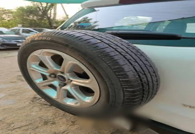 https://images10.gaadi.com/usedcar_image/4519881/original/79b1481b-ae4f-4eaa-969b-885acc13c196.?imwidth=6402