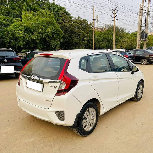 https://images10.gaadi.com/usedcar_image/4519883/original/processed_2cb3283976049132b14d1e8080b7ebe7.jpg?imwidth=6401
