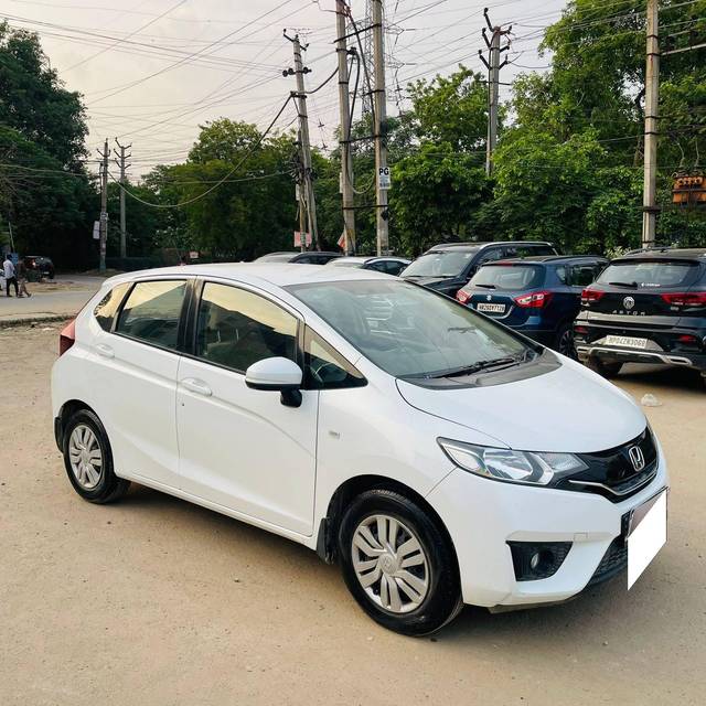 https://images10.gaadi.com/usedcar_image/4519883/original/processed_862cbe9edeed41437ac129afd41a7b85.jpg?imwidth=6400