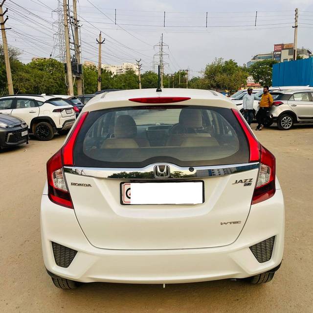 https://images10.gaadi.com/usedcar_image/4519883/original/processed_9eb5d327cd12c71abb29eb06dbef2f06.jpg?imwidth=6402