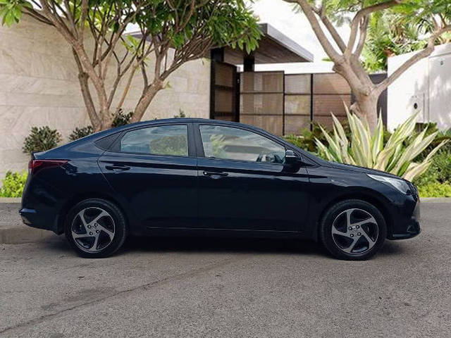 https://images10.gaadi.com/usedcar_image/4519884/original/8a27c70aa22de9ad8c7a3ef985620588.png?imwidth=6402