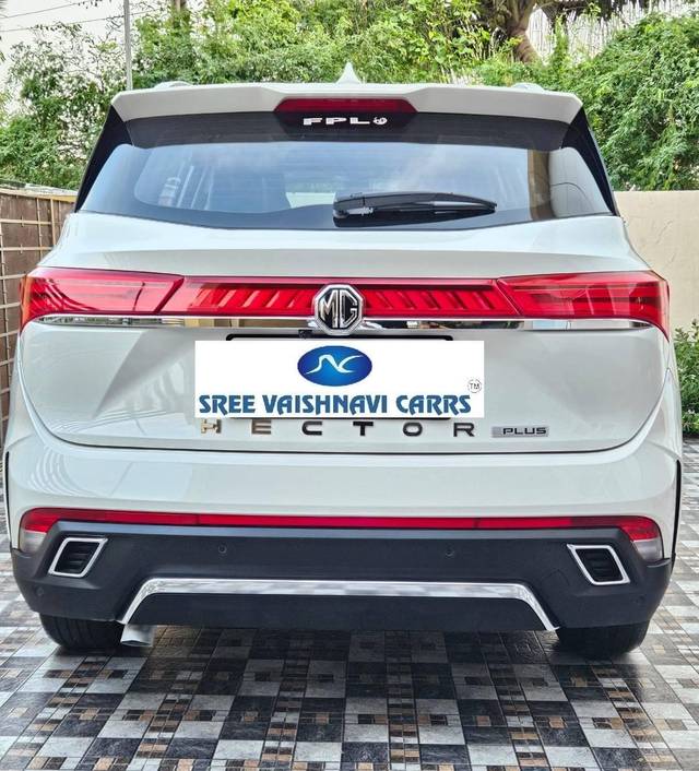 https://images10.gaadi.com/usedcar_image/4519887/original/processed_7287c8dc7e2c829347b0e54b89879df9.jpeg?imwidth=6401