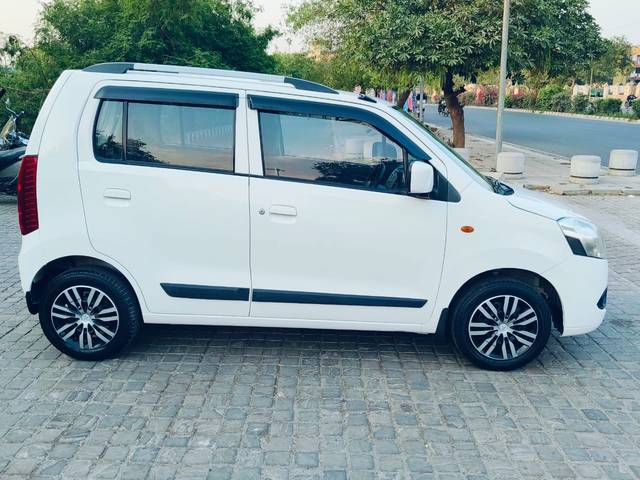 https://images10.gaadi.com/usedcar_image/4519898/original/09850b90273a10cb28176c059891b570.jpg?imwidth=6401