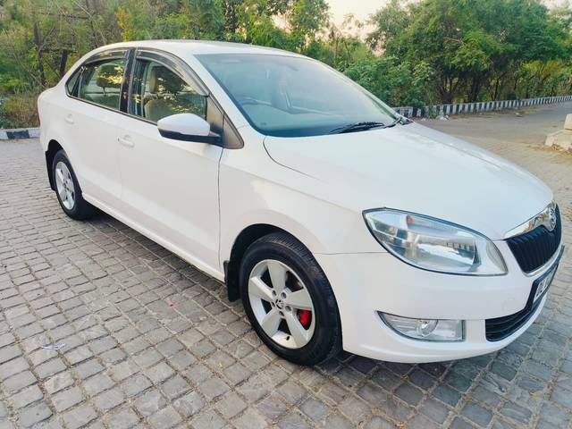https://images10.gaadi.com/usedcar_image/4519901/original/6ef37df0edcf867e21895b4964fea735.jpg?imwidth=6402