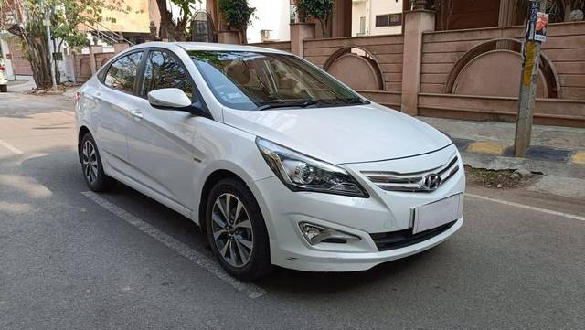 https://images10.gaadi.com/usedcar_image/4519904/original/processed_1dc0e915da5fc820db96831925d7000d.jpg?imwidth=6400
