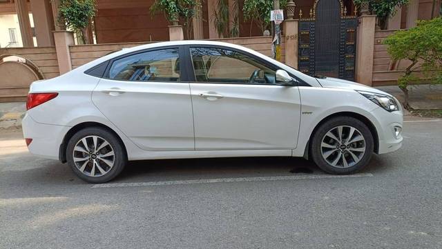https://images10.gaadi.com/usedcar_image/4519904/original/processed_dcc34a33d4de4089a1a39968705ee628.jpg?imwidth=6401