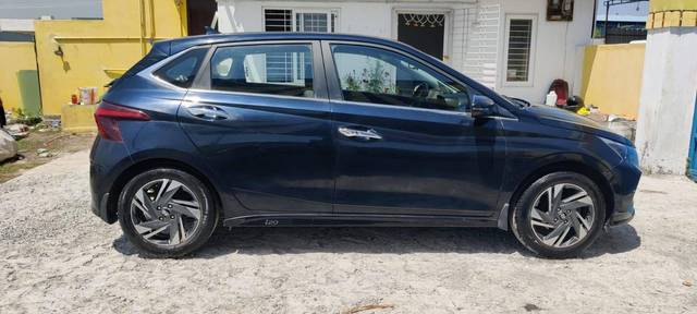 https://images10.gaadi.com/usedcar_image/4519909/original/processed_17455fcac6abc438210d85efd542a120.jpg?imwidth=6401