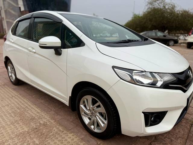 https://images10.gaadi.com/usedcar_image/4519910/original/08982997bfaf6a4b7a2a3e27b7018208.jpg?imwidth=6401