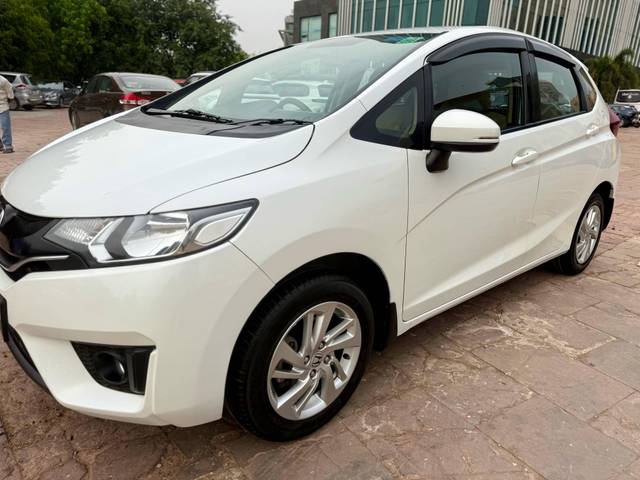 https://images10.gaadi.com/usedcar_image/4519910/original/processed_9adae0658f3963446cdf29e7b06d4dd1.jpg?imwidth=6400