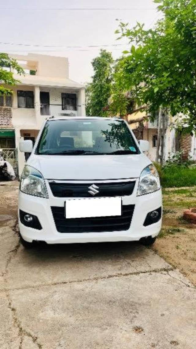 https://images10.gaadi.com/usedcar_image/4519931/original/processed_0e40504f-4dcf-40f1-b6d7-9d6713f7114b.jpeg?imwidth=6400
