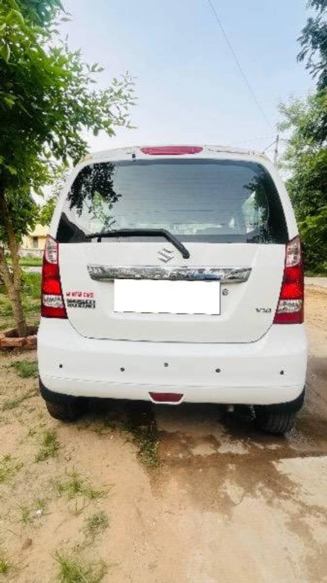 https://images10.gaadi.com/usedcar_image/4519931/original/processed_9b0d8119-f0df-4b99-a16c-ddf20c8b694e.jpeg?imwidth=6402