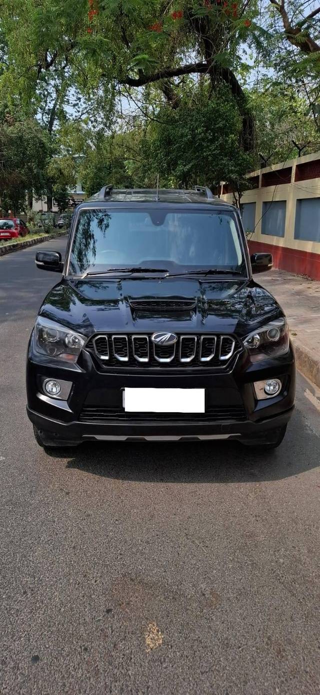 https://images10.gaadi.com/usedcar_image/4519950/original/processed_0a51a0bf2cfe0a142a65eec21ad2e274.jpg?imwidth=6400