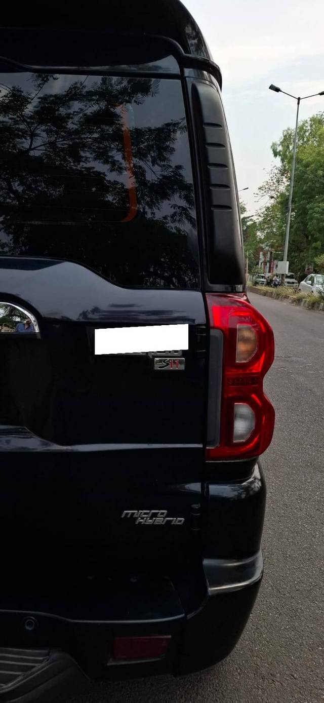 https://images10.gaadi.com/usedcar_image/4519950/original/processed_7a1f228372aa314f86b8c785e4ca90ff.jpg?imwidth=6401