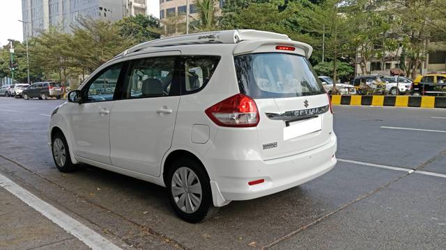 https://images10.gaadi.com/usedcar_image/4519969/original/processed_d4327e0c326ab327f3aad47488410c47.jpg?imwidth=6402