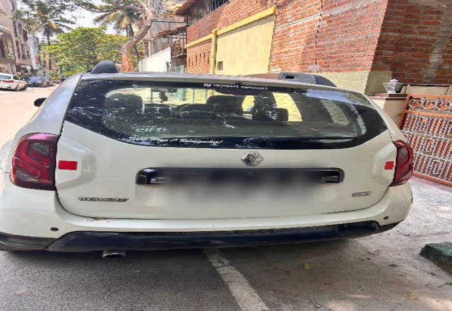 https://images10.gaadi.com/usedcar_image/4519979/original/4eff9208-b8e1-42f4-9404-e159a4c78ca1.?imwidth=6402