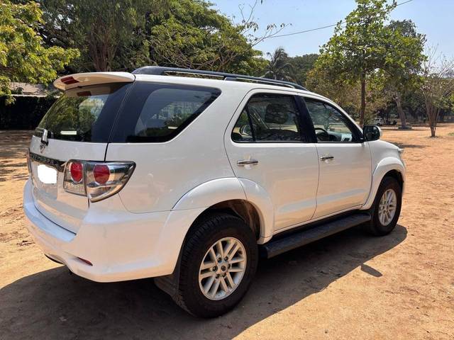 https://images10.gaadi.com/usedcar_image/4519986/original/processed_66bdf10b0f894401b467adea6e45ff79.jpg?imwidth=6402