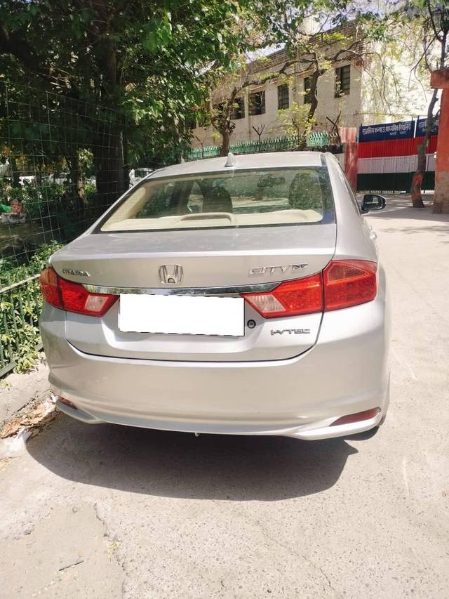https://images10.gaadi.com/usedcar_image/4519990/original/processed_5a0c2c68b5463cd8271200e91a72a6da.jpg?imwidth=6402