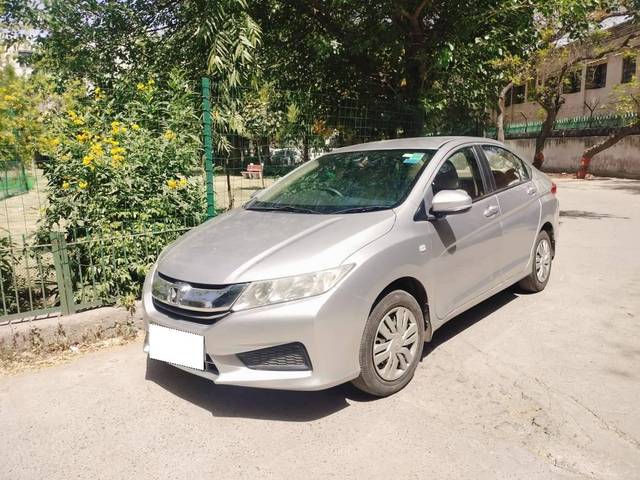 https://images10.gaadi.com/usedcar_image/4519990/original/processed_fa2b2d19a9c613adc47f690c01685858.jpg?imwidth=6400