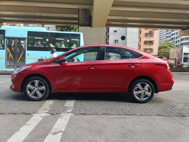https://images10.gaadi.com/usedcar_image/4519991/original/a7d36c2bd874cedc0a7a36cf919670c8.jpeg?imwidth=6401