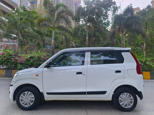 https://images10.gaadi.com/usedcar_image/4519993/original/a4c138e64f7a51bc73bb73f18a53653e.jpg?imwidth=6402