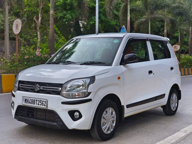 https://images10.gaadi.com/usedcar_image/4519993/original/efea303ce43aa2ef4598c7bd4118dba4.jpg?imwidth=6401