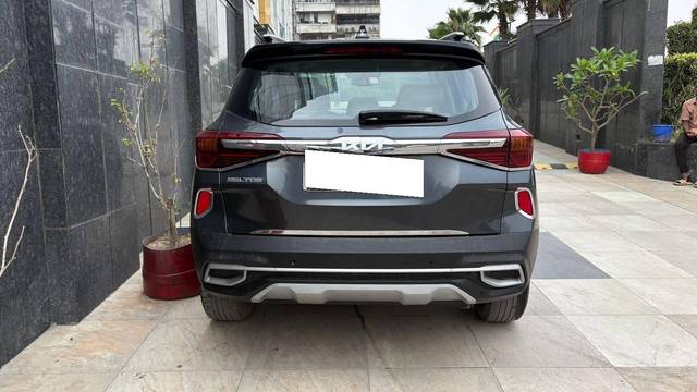 https://images10.gaadi.com/usedcar_image/4519998/original/processed_6d5fae713db4a05dcaec99ffe5785b83.jpg?imwidth=6402