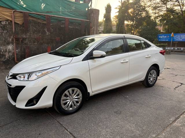 https://images10.gaadi.com/usedcar_image/4520000/original/8035363de0d888e414482c4fcaaa84ff.jpg?imwidth=6402
