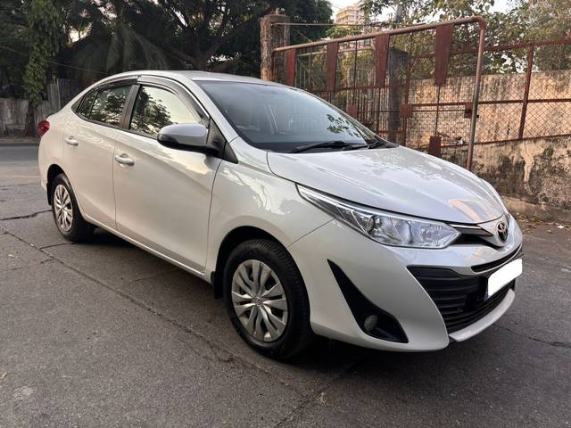 https://images10.gaadi.com/usedcar_image/4520000/original/eb7bd65a21d7a29b3850b516136d10dc.jpg?imwidth=6401