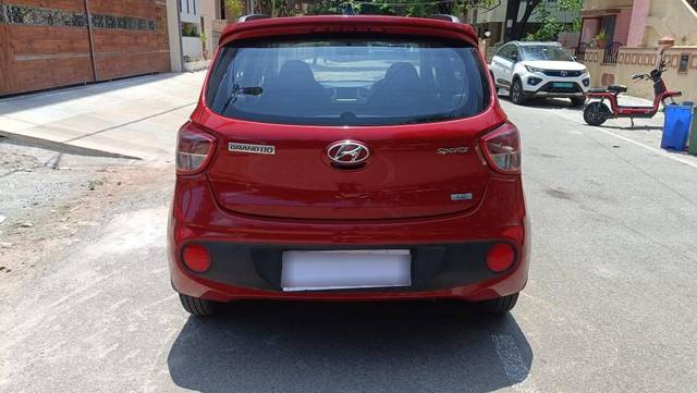 https://images10.gaadi.com/usedcar_image/4520004/original/processed_5aaa35c07d12398f52762fd5b9d5c79e.jpg?imwidth=6402