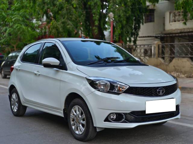 https://images10.gaadi.com/usedcar_image/4520010/original/processed_c4db3355184fa07bbb5eee490303f550.jpg?imwidth=6400