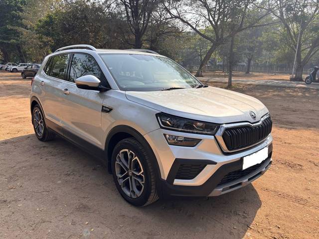 https://images10.gaadi.com/usedcar_image/4520012/original/processed_e91d2eb191e6cf1701c1cebe81670590.jpg?imwidth=6400