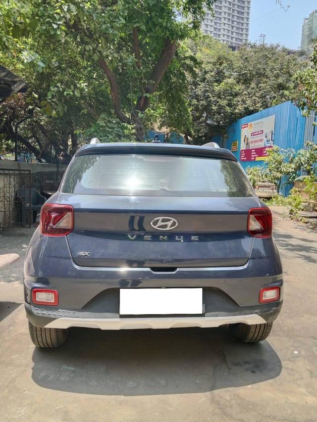 https://images10.gaadi.com/usedcar_image/4520016/original/processed_34471952373f2bbaebe919e0ac41000f.jpg?imwidth=6401