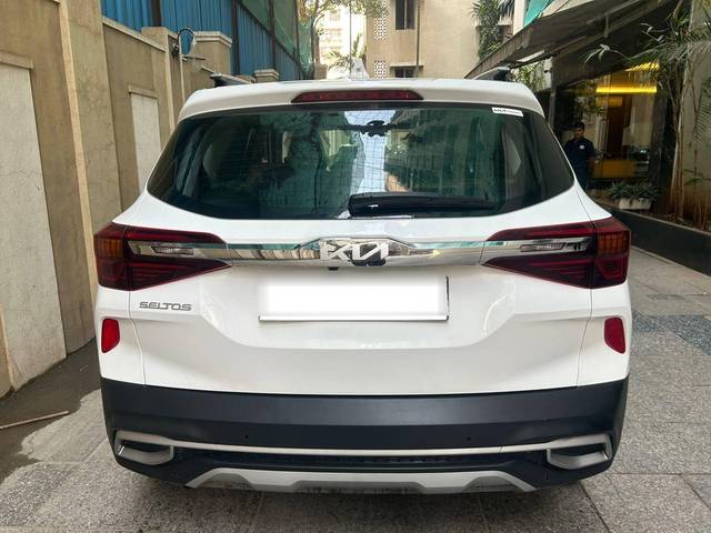 https://images10.gaadi.com/usedcar_image/4520029/original/processed_1e6525bab6a56130a2855a6a91e50c85.jpg?imwidth=6402