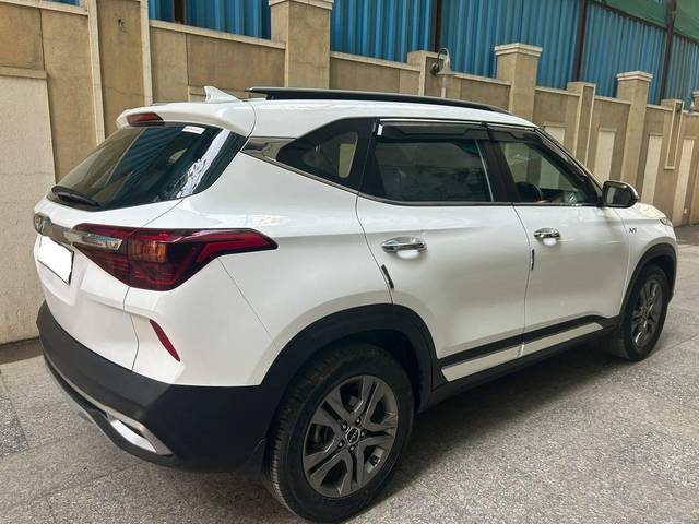 https://images10.gaadi.com/usedcar_image/4520029/original/processed_a2b3fe52ca4a49a60493b7364fb17d41.jpg?imwidth=6401