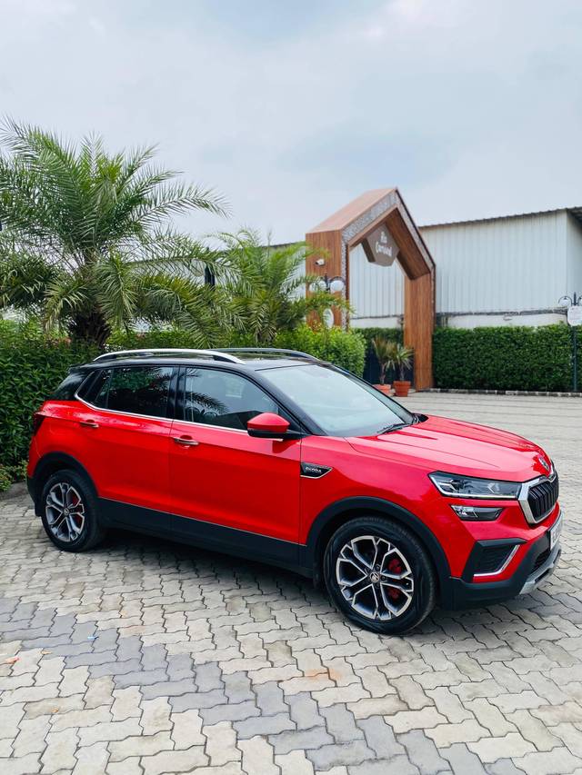 https://images10.gaadi.com/usedcar_image/4520057/original/processed_60490794a1e3e980e5eab47d9a4ff756.jpg?imwidth=6400