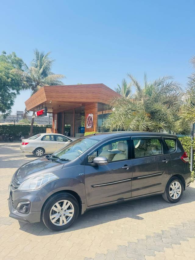 https://images10.gaadi.com/usedcar_image/4520076/original/c701fa95b8ab4634f40bac9457858c59.jpg?imwidth=6401