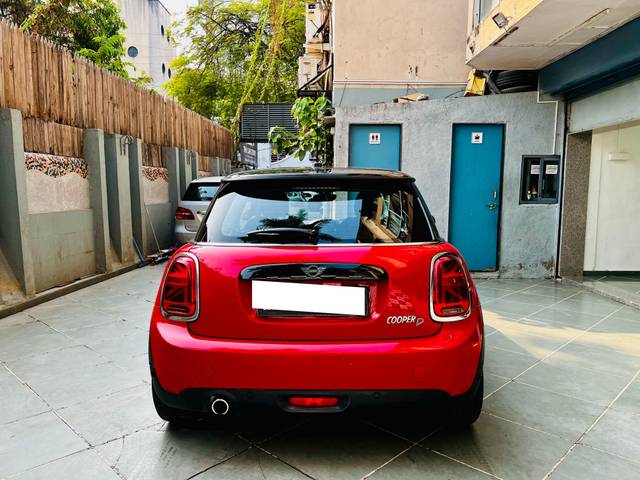 https://images10.gaadi.com/usedcar_image/4520078/original/processed_134ad7cf67b4fd1f4f0f27443a1104bc.jpg?imwidth=6401