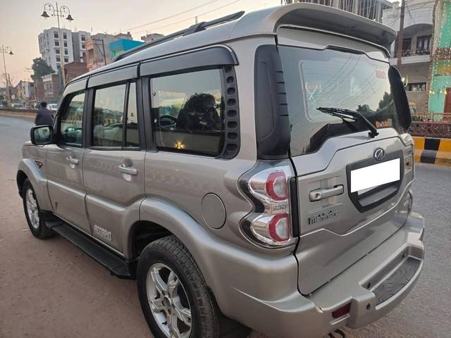 https://images10.gaadi.com/usedcar_image/4520079/original/processed_5d6d0c004b6cb7be86711b0f075d5de7.jpg?imwidth=6402