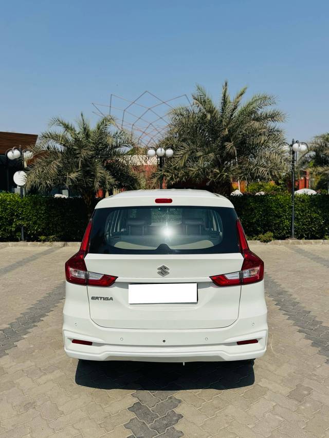 https://images10.gaadi.com/usedcar_image/4520086/original/processed_b2dc9cab9f1ae5d6844cfeb8ada9cd89.jpg?imwidth=6402